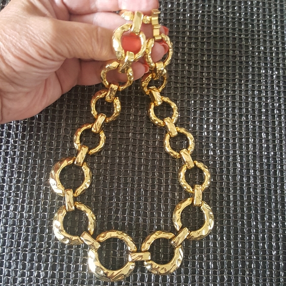 Shiny Gold-tone Hammered Links Necklace - Picture 2 of 4